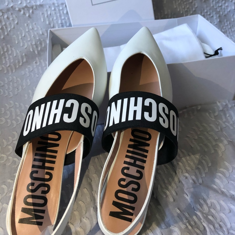 Moschino Flats . New 8 1/2